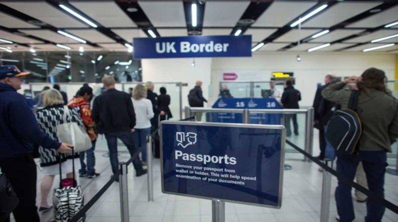 Конец эры миграционных карт в аэропортах приведет к росту очередей возле турникетов E-Gate