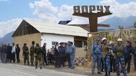Один убит, 20 ранены: таджики и киргизы не поделили дорогу | Вести.UZ
