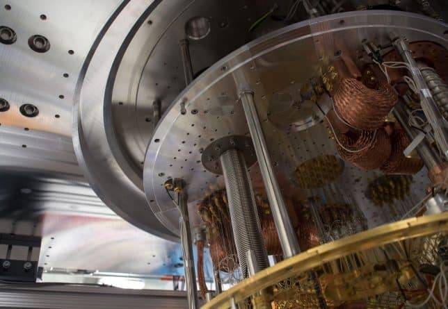 Физики вернули квантовый компьютер вспять по стреле времени