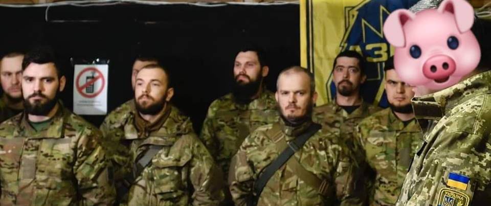 Появились подробности унижения Порошенко на встрече с боевиками «Азова»