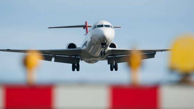 Бортпроводники предупреждают: эти сигналы в самолете означают серьезную опасность
