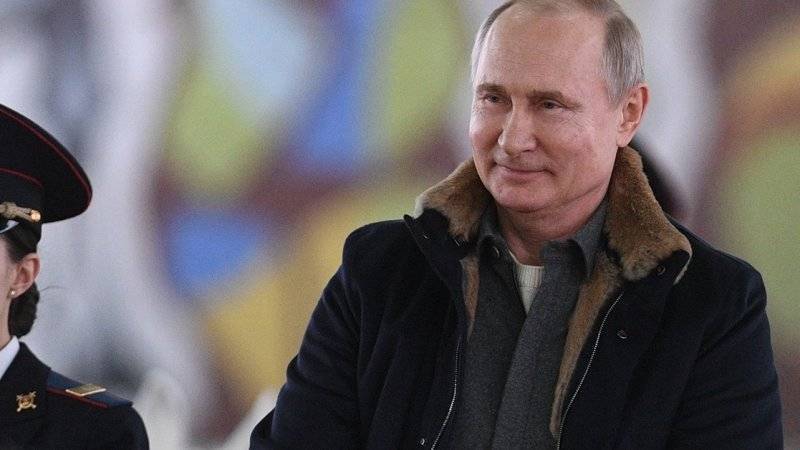 Путин считает необходимым воспитывать молодежь на основе патриотизма