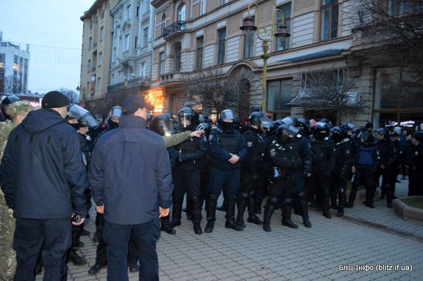 Митинг Порошенко на Западной Украине обернулся дракой