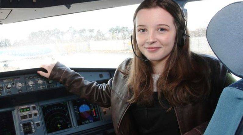 16-летний подросток стала самой молодой женщиной-пилотом в Великобритании