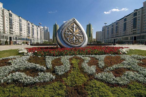 Парламент Казахстана согласился переименовать Астану в Нурсултан