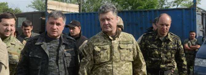 Глава МВД заявил, что не хочет подчиняться Порошенко и не боится конфликта с ним