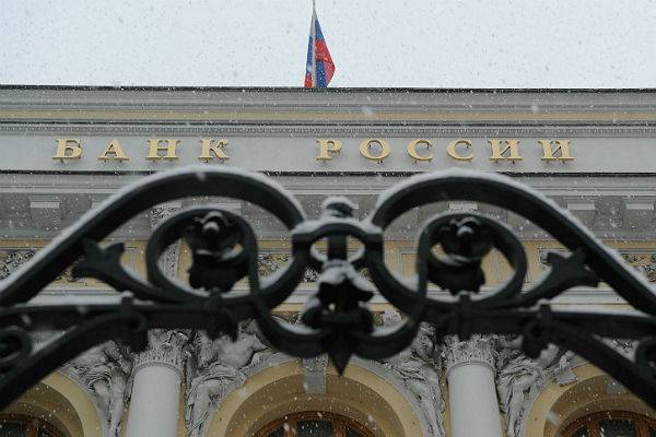 Банк России сохранил ключевую ставку и допустил ее снижение