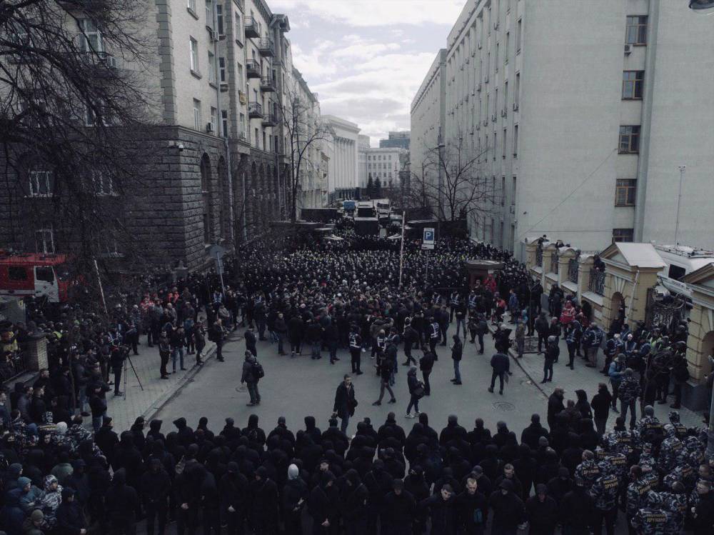 На митинге «Нацкорпуса» в Киеве поймали проплаченных бомжей