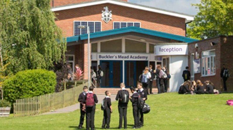 Школа исключила учеников, протестующих против камер видеонаблюдения в школьных туалетах - theuk.one - Великобритания