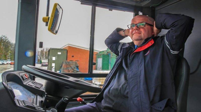 Первый в Британии полноразмерный беспилотный автобус использует радар, оптические камеры и ультразвук, чтобы избежать аварий