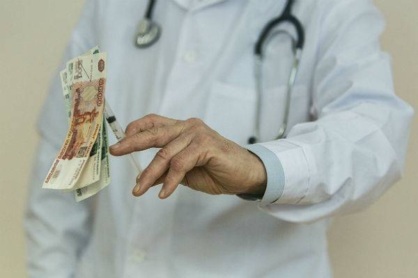 Башкирских медиков рассмешили слова директрисы роддома об их зарплатах