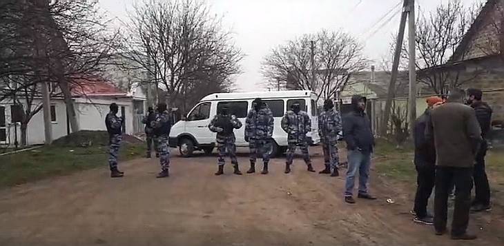 Кто ходит в гости по утрам: ФСБ проводит обыски у исламистов в Крыму