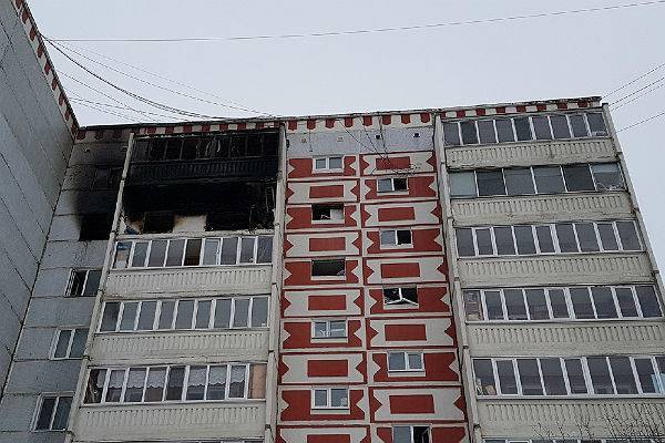 Жильцу девятиэтажки в Казани пришлось спасаться от пожара по балконам
