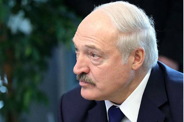 Лукашенко «пустил под нож» чиновников после посещения коровника-«Освенцима»