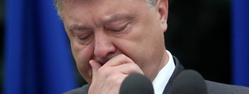На Украине гадают, чем закончится для Порошенко цветок в заднице его пьяного сына