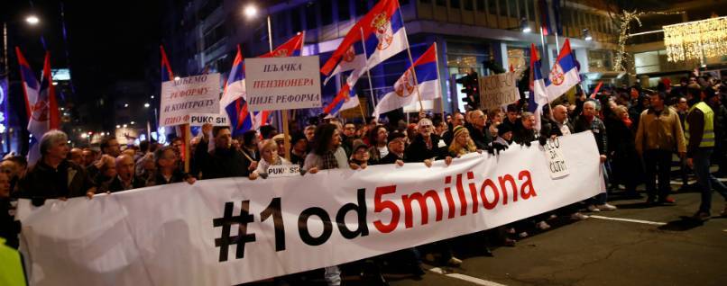 За майданом в Сербии стоят Запад и потерявшие кормушку местные олигархи
