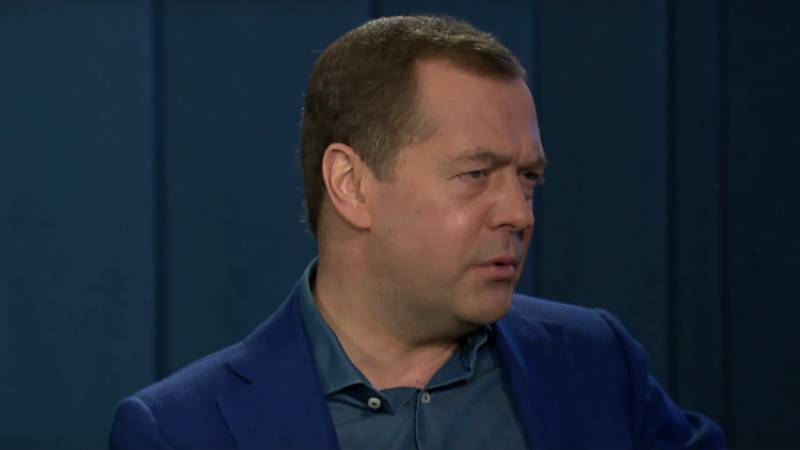 Кабмин ограничил комментарии к стриму Медведева, чтобы не устраивать «дешевого хайпа»