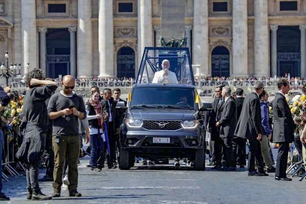 «Официально подтверждаем»: УАЗ похвалился ездой Папы Римского на пикапе «Патриот»
