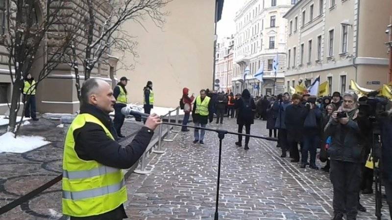 Французские полицейские и жандармы готовятся к 20-й акции протеста «желтых жилетов»