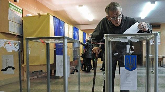 Аваков призвал украинцев “голосовать честно” и заверил, что МВД “защитит” их голоса