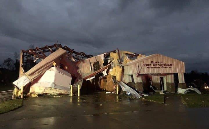 В результате сильного торнадо в Алабаме погибли 23 человека