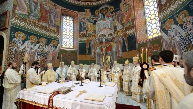 Украинская «новая церковь» передает зарубежные приходы Константинополю