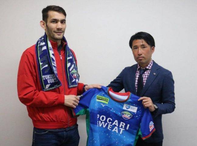 Узбекский форвард перебежал в японский клуб | Вести.UZ
