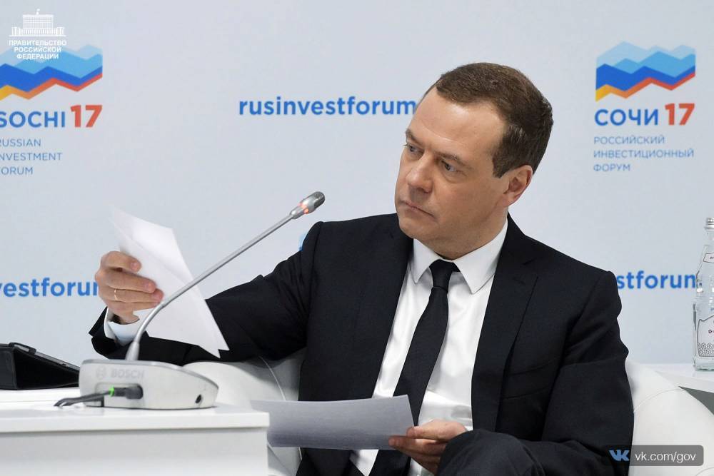 Медведев отчитал Лукашенко