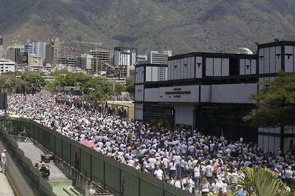 Большая часть Венесуэлы осталась без света после диверсии на ГЭС