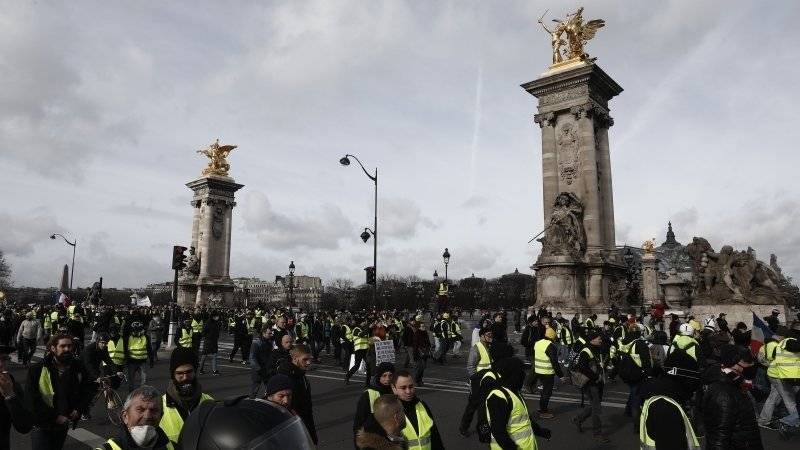 «Желтые жилеты» планируют устроить в субботу «решающий акт» протестов