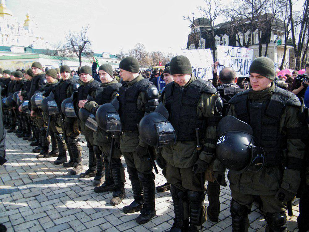 В Киеве пытались сорвать марш феминисток, цыган и евролеваков
