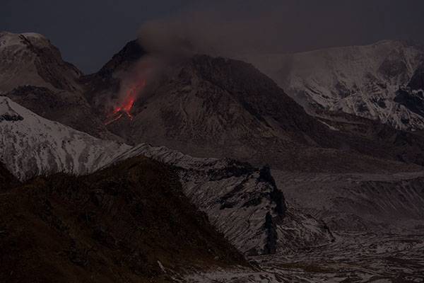 На Камчатке вулкан выбросил 10-километровый столб пепла