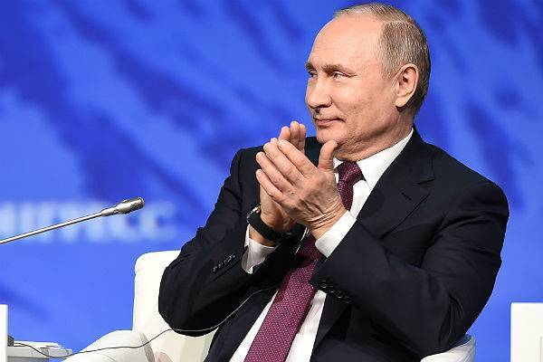 Путин назвал бандитом поправившего его переводчика