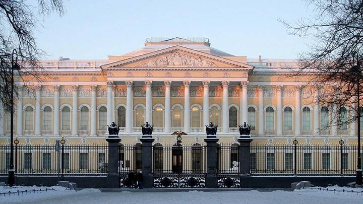 Сотрудники Росгвардии пресекли кражу скульптуры из Русского музея