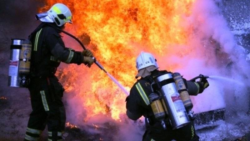Производственно-административное здание загорелось в Москве