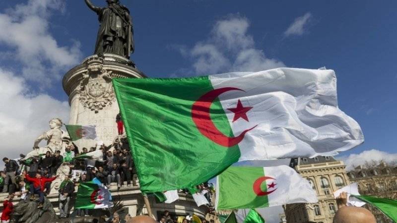 Алжир выразил обеспокоенность в связи с ситуацией в Ливии