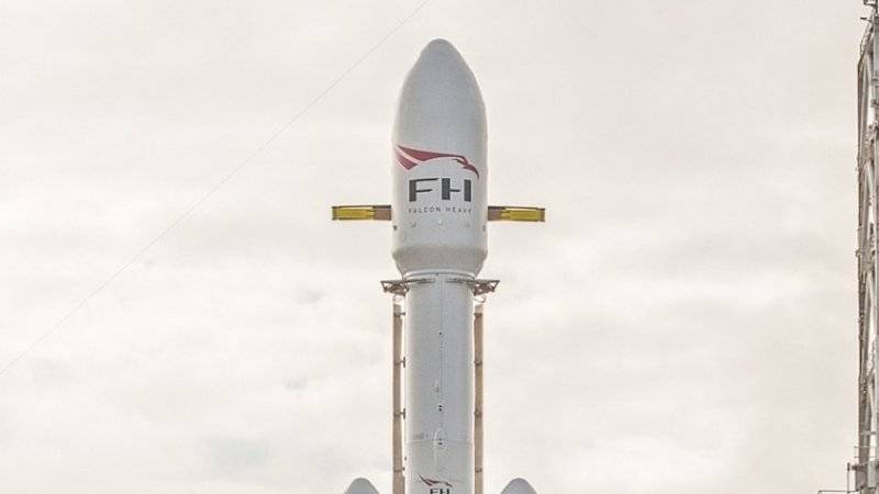 Состоялся первый коммерческий запуск американской ракеты Falcon Heavy