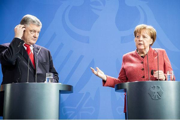 Меркель объяснила, зачем позвала Порошенко в Берлин
