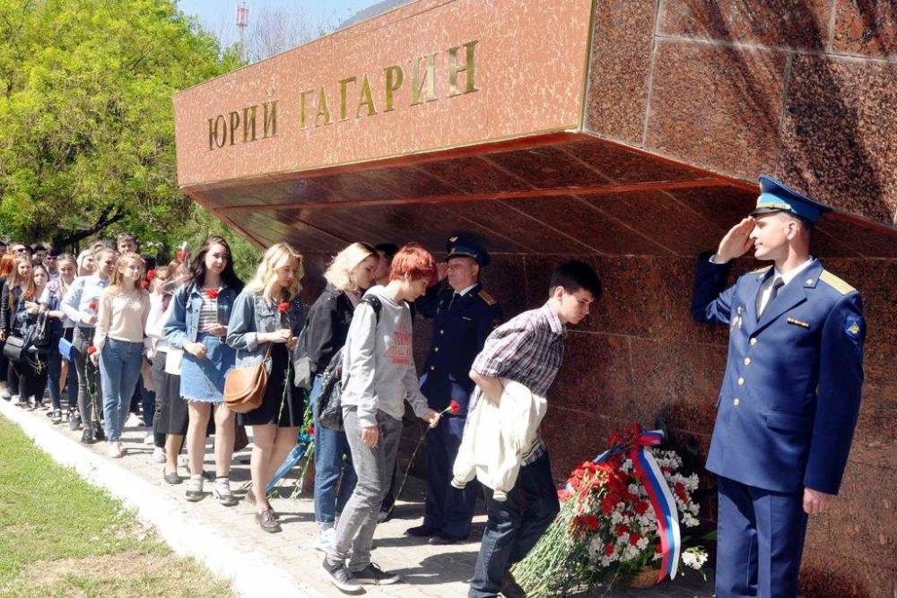 Ташкент пришел к Гагарину с цветами | Вести.UZ