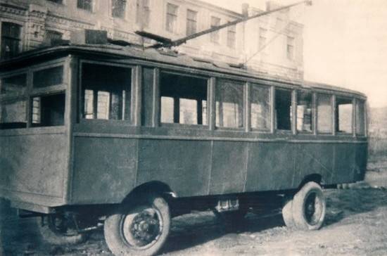 Первый троллейбус называли «электрическим автомобилем»