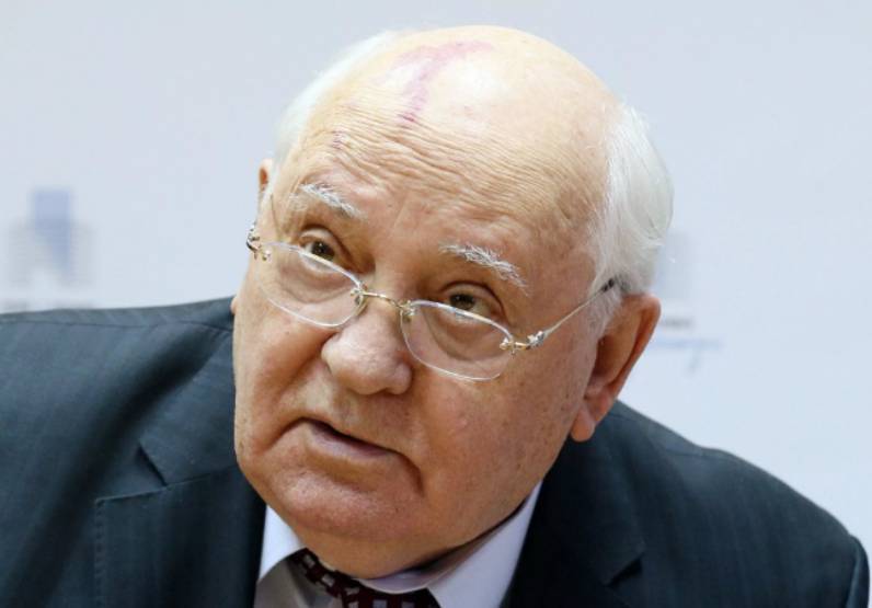 Порошенко стремится занять место Горбачева на международной арене