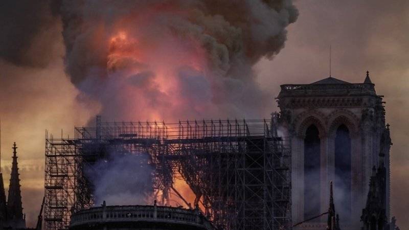 Заведено уголовное дело о пожаре в Соборе Парижской Богоматери