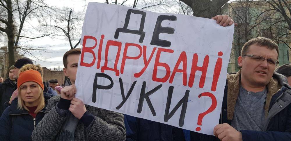 При Порошенко никто из казнокрадов не сел за гнилую броню для армии – журналист