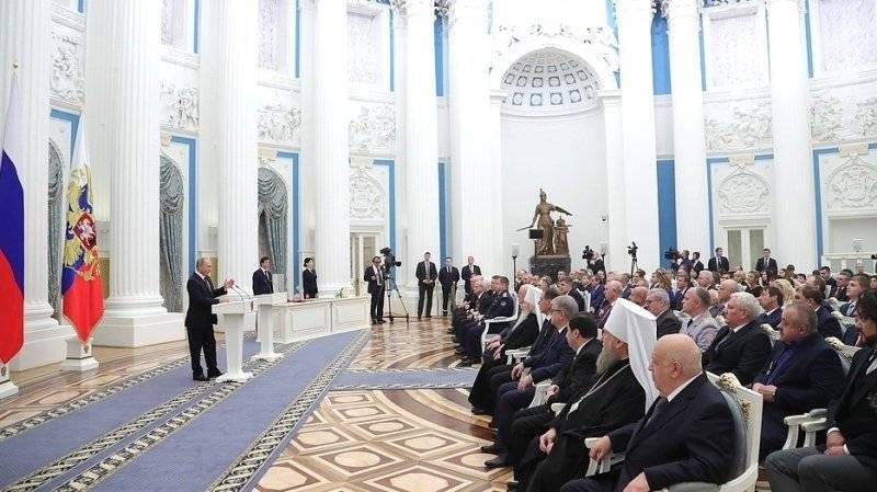Путин вручил почетные ордена сотрудникам «Роснефти»