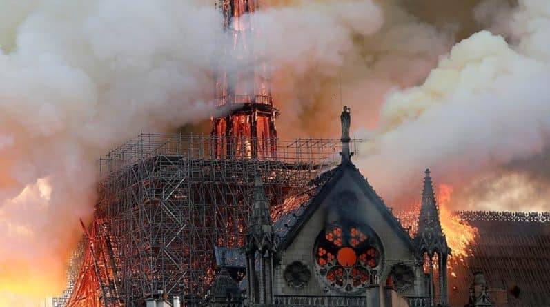Пожар Нотр-Дам: Эмманюэль Макрон обещает восстановить собор в течение пяти лет