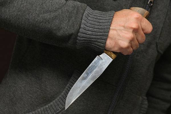 В Астрахани мужчина погиб, защищая детей от пьяного с ножом