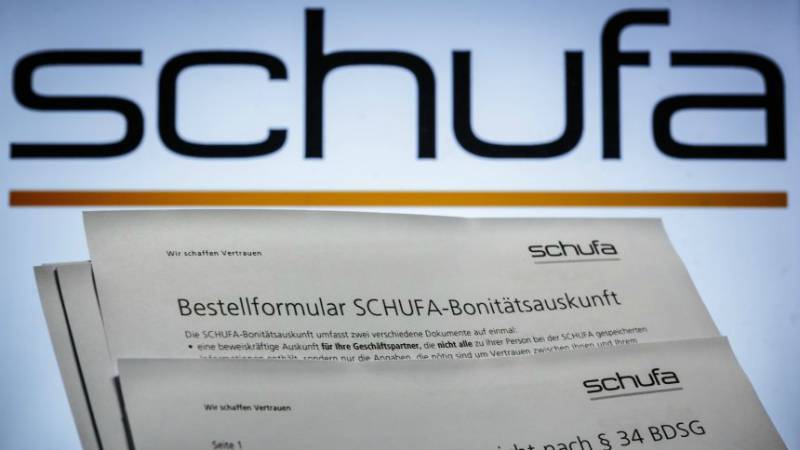 По какой формуле Schufa высчитывает уровень кредитоспособности клиента?