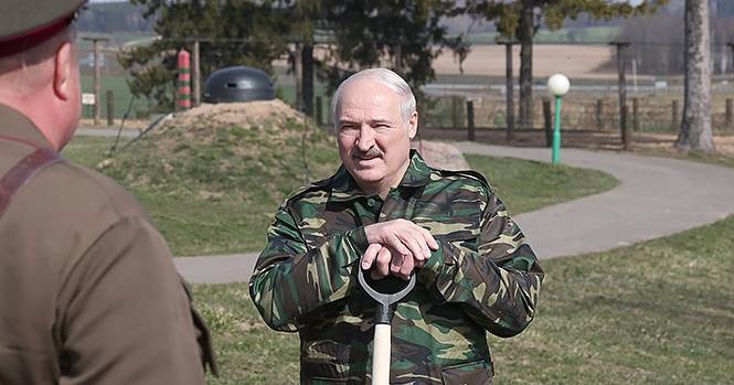 Лукашенко: Порошенко ни в чем не уступал Зеленскому. Это боец и настоящий политик
