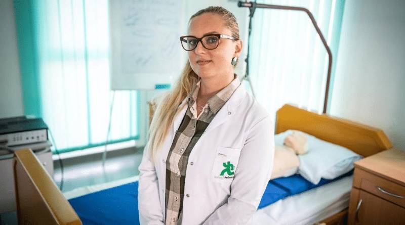 Младший медперсонал проходит обучение в Косово, чтобы потом приехать в Германию