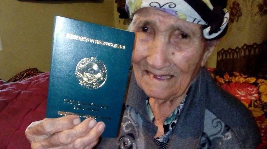Маргиланка получила первый паспорт в 95 лет | Вести.UZ